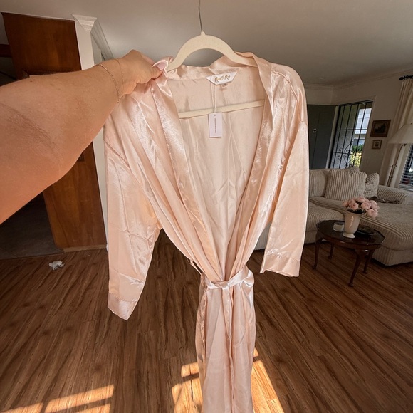 Blush Robe - Picture 3 of 4